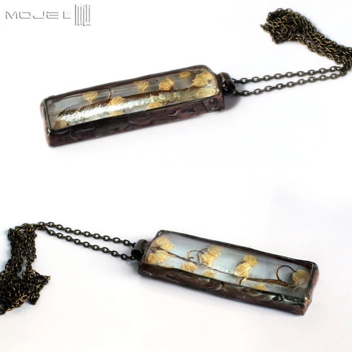 Herbario długa konwalia, suszone kwiaty, kwiatowy wisior, wisior z kwiatami, kwiaty pod szkłem, kwiaty konwalii, konwalia, biżuteria autorska, wisior, wisiorek, zielnik