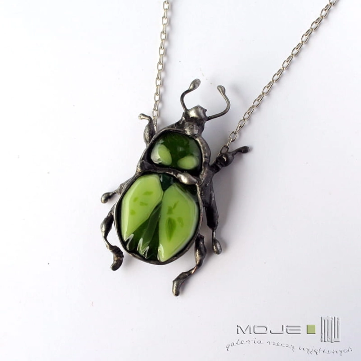 kuzyn zielonego zuczka_0860_bez czulek 5cm.jpg
