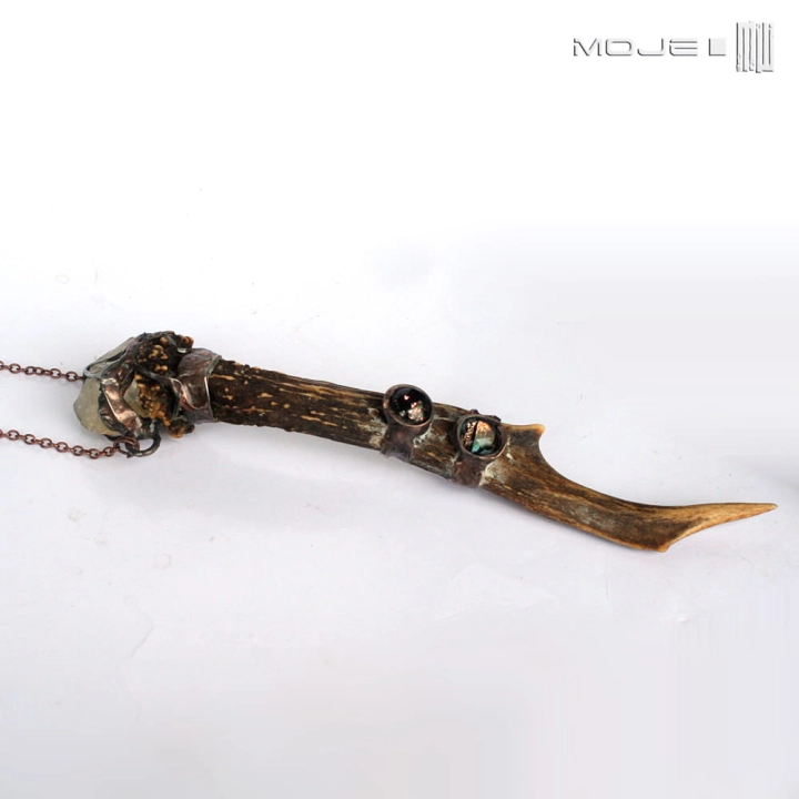 skarb-lesnego-elfa-wisior-rog-z-rogu-koziolka-cytryn-duzy-wisior-szklo-dichroiczne-fusing-parostek-poganska-bizuteria