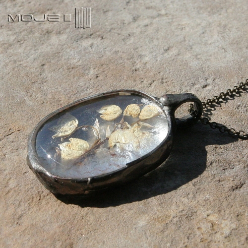 herbario-konwalia-szklany-wisior-z-suszonymi-kwiatami-fusing