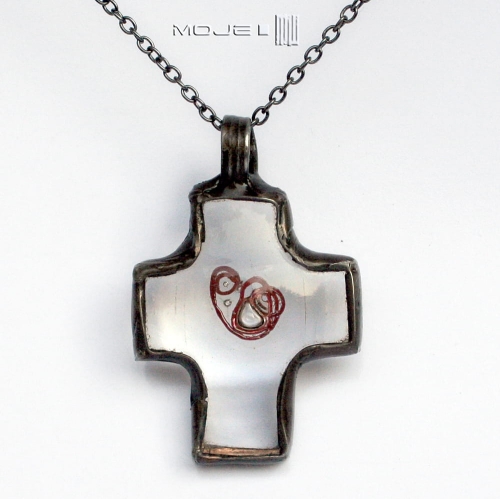 krzyz-z-zawirowaniem-wisior-z-krzyzem-szklany-fusing-bezbarwny-meski