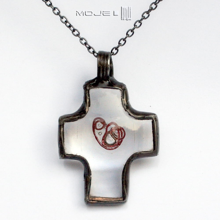 krzyz-z-zawirowaniem-wisior-z-krzyzem-szklany-fusing-bezbarwny-meski