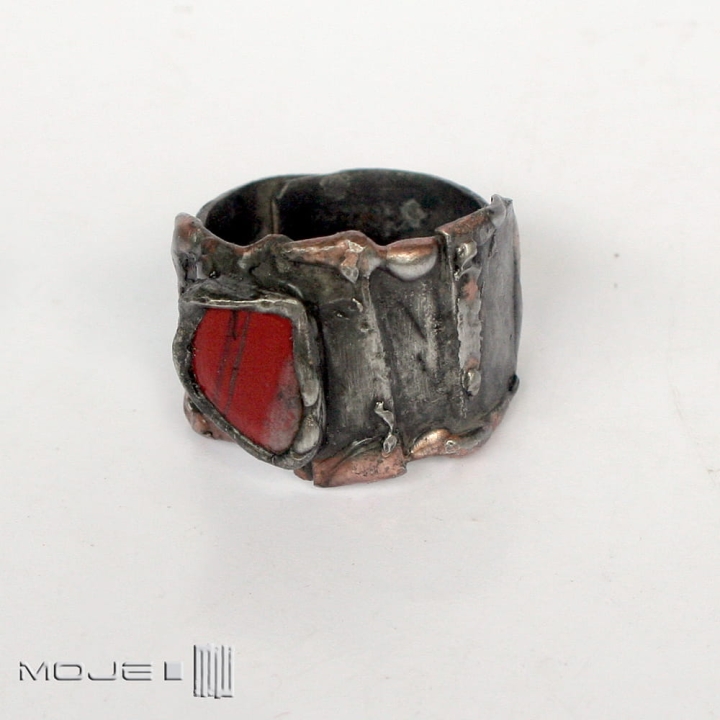 asymetria-z-jaspisem-miedziany-pierscionek-kamien-naturalny-szlifowany-czerwony-szeroka-obraczka-regulowana