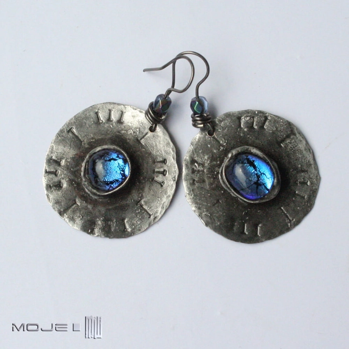 dichrooko-w-blekitach-kolczyki-wiszace-miedziane-bizuteria-z-miedzi-fusing-szklo-dichroiczne-niebieskie