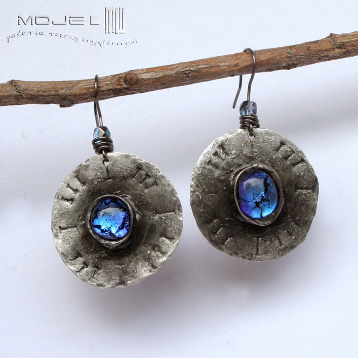 dichrooko-w-blekitach-kolczyki-wiszace-miedziane-bizuteria-z-miedzi-fusing-szklo-dichroiczne-niebieskie