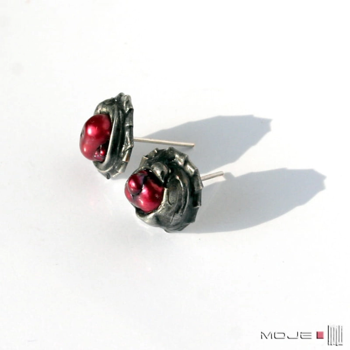 Z purpurową perłą, kolczyki z perłą, biżuteria Tiffany, miedziane kolczyki, purpurowa perła hodowlana, ręcznie robione, hand made, biżuteria autorska