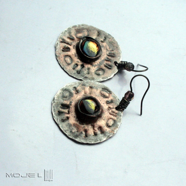 dichrooko-opalizujace-kolczyki-z-miedzi-szklane-oko-szklo-dichroiczne-fusing-wiszace-miedziane-okragle