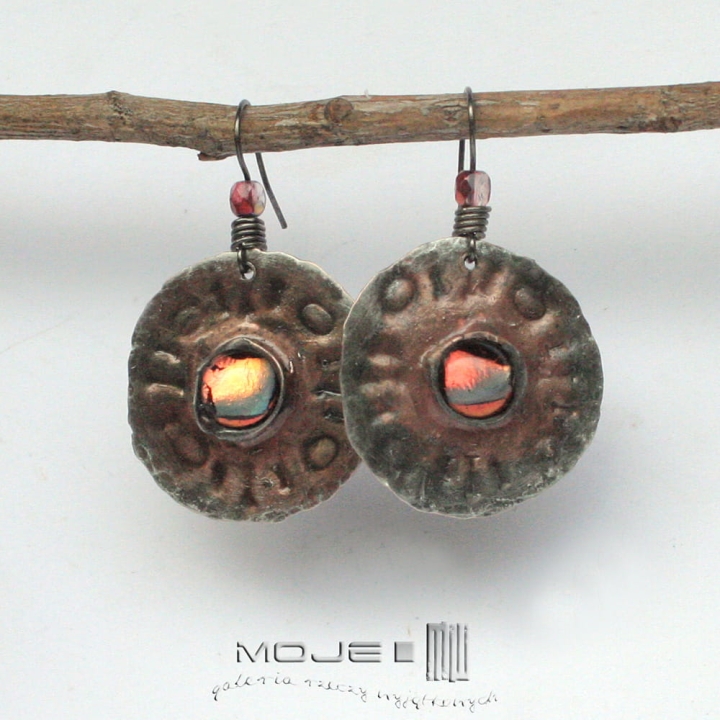 dichrooko-opalizujace-kolczyki-z-miedzi-szklane-oko-szklo-dichroiczne-fusing-wiszace-miedziane-okragle