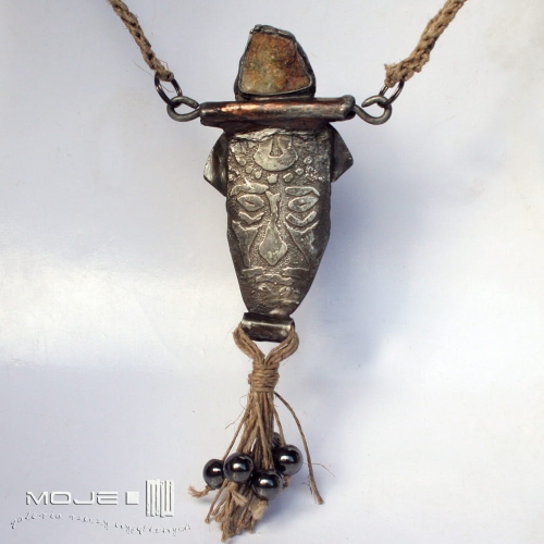 kapelusznik-nieoczywisty-wisior-naszyjnik-kamien-naturalny-twarz-miedziany-hematyt-rustykalny-len-lniany-sznurek