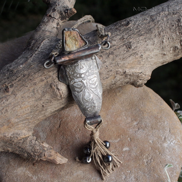 kapelusznik-nieoczywisty-wisior-naszyjnik-kamien-naturalny-twarz-miedziany-hematyt-rustykalny-len-lniany-sznurek