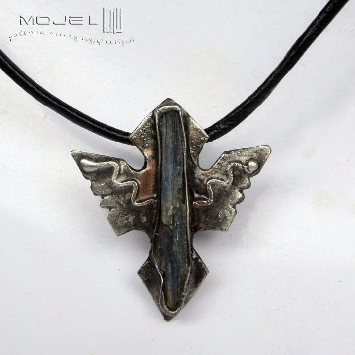 cyjanitowy-grot-meski-wisior-bizuteria-dla-mezczyzny-miedziany-ostry-trojkatny-kamien-naturalny-surowy-rustykalny