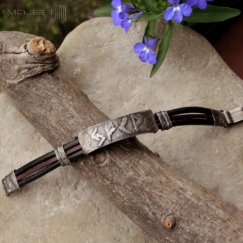 sukces-w-biznesie-bransoletka-rustykalna-znaki-runiczne-runy-amulet-skorzane-rzemienie-meska-bizuteria