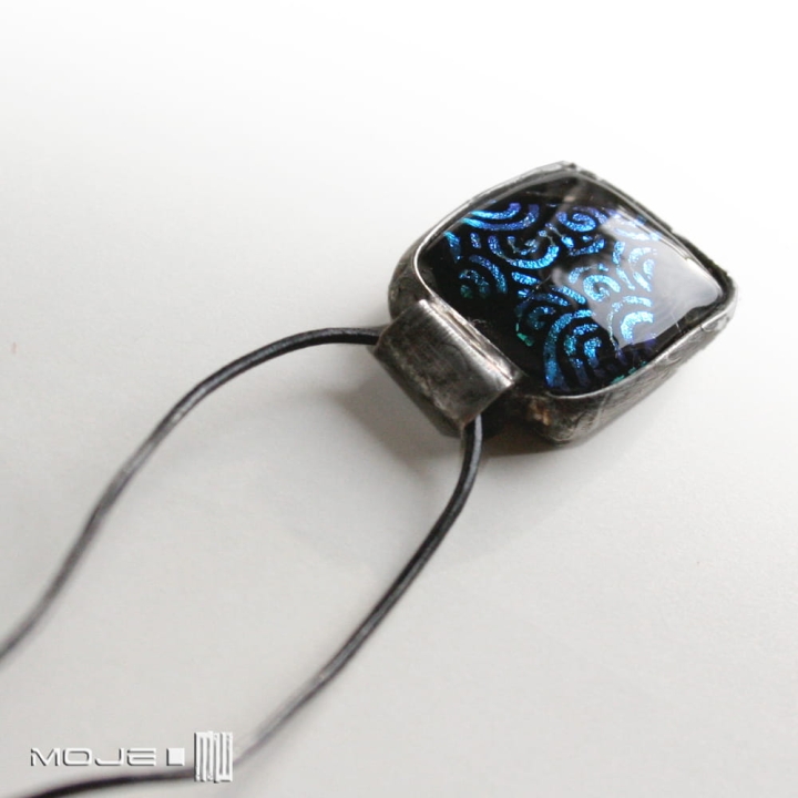 serce-z-kamuflarzem-wisiorek-szklany-ze-szkla-fusing-serce-na-szyje