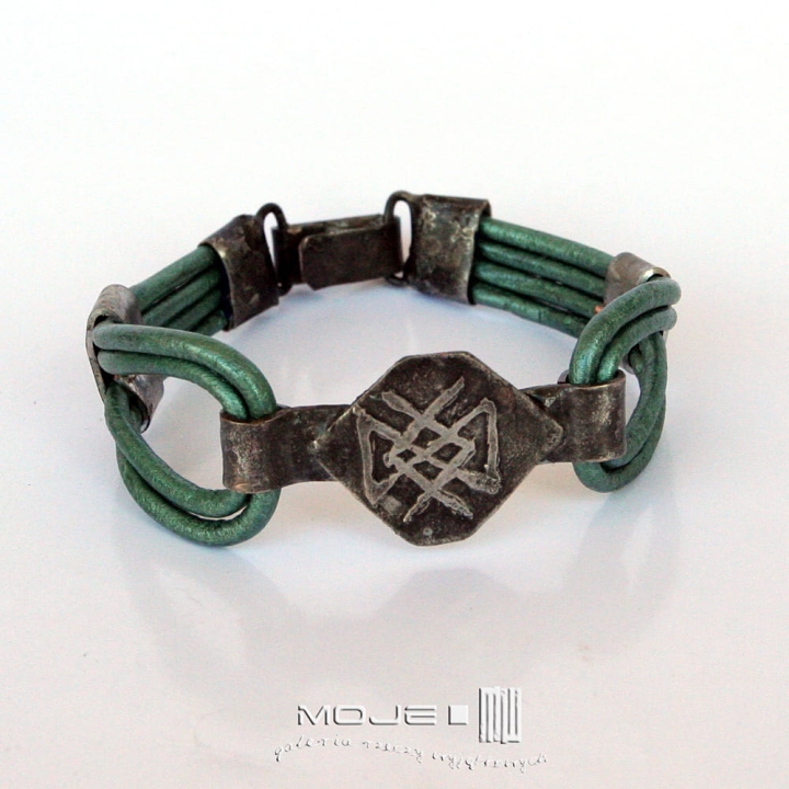 wzmacnia-wytrwalosc-bransoletka-miedz-skorzane-rzemienie-znaki-runiczne-bindruna-amulet