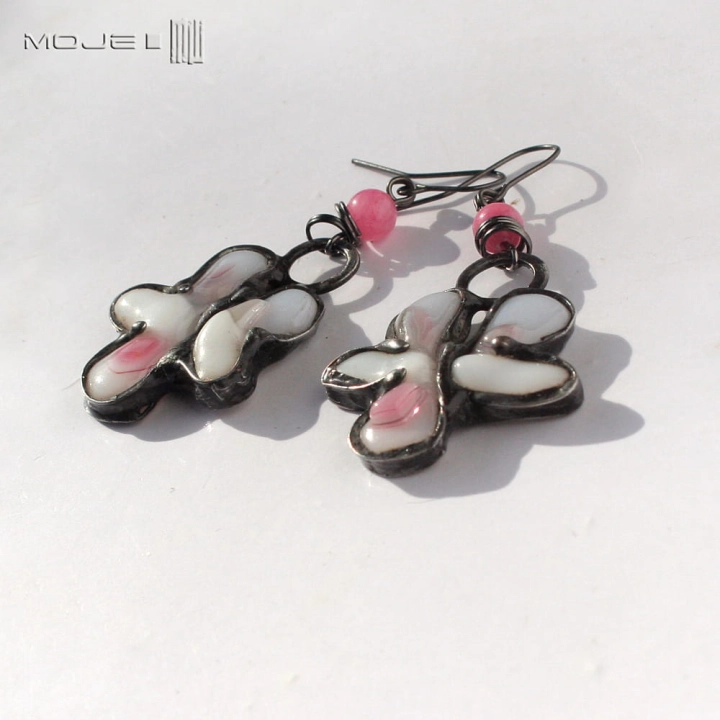 fiolki-douszki-szklane-kolczyki-ze-szkla-fusing-kwiatki-romantyczne-kobiece