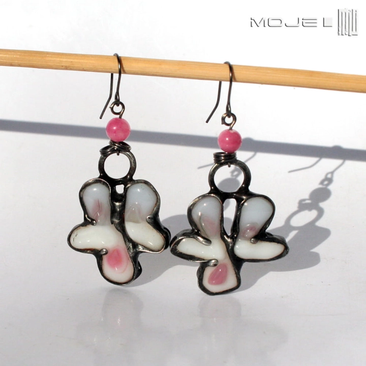 fiolki-douszki-szklane-kolczyki-ze-szkla-fusing-kwiatki-romantyczne-kobiece