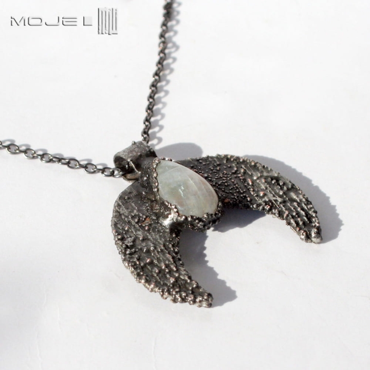 lunula-z-lza-kziezycowa-wisior-ksiezyc-kobiecy-kamien-ksiezycowy-amulet-miedziany-pokryty-cyna