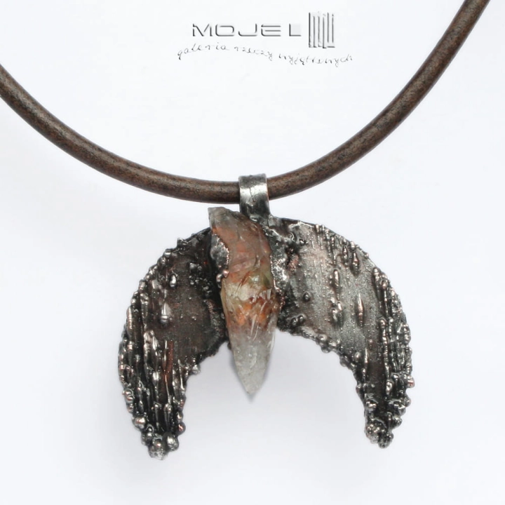 lunula-z-cytrynem-ksiezyc-ksiezycowy-wisior-miedziany-cytryn-surowy-kamien-kobiecy-symbol-amulet-na-rzemieniu