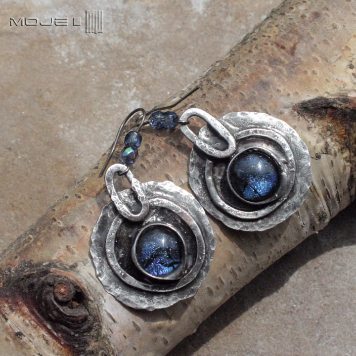 dichraki-okraglaki-kolczyki-miedziane-ze-szklanym-okiem-fusing-szklo-dichroiczne-okragle-wiszace-niebieskie