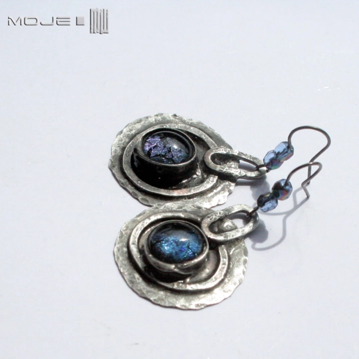 dichraki-okraglaki-kolczyki-miedziane-ze-szklanym-okiem-fusing-szklo-dichroiczne-okragle-wiszace-niebieskie