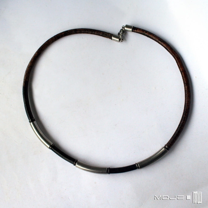 minimalizm-prosty-naszyjnik-z-rzemienia-skorzanego-stal-chirurgiczna