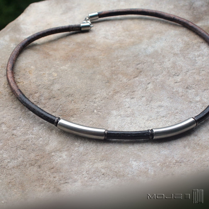 minimalizm-prosty-naszyjnik-z-rzemienia-skorzanego-stal-chirurgiczna