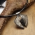 wisior-z runami-i-turmalinem-meski-wisiorek-z-miedzi-czarny-turmalin-znaki-runiczne-runy-amulet-rustykalny-na-rzemieniu