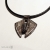 wisior-z runami-i-turmalinem-meski-wisiorek-z-miedzi-czarny-turmalin-znaki-runiczne-runy-amulet-rustykalny-na-rzemieniu