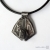 wisior-z runami-i-turmalinem-meski-wisiorek-z-miedzi-czarny-turmalin-znaki-runiczne-runy-amulet-rustykalny-na-rzemieniu