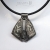 wisior-z runami-i-turmalinem-meski-wisiorek-z-miedzi-czarny-turmalin-znaki-runiczne-runy-amulet-rustykalny-na-rzemieniu