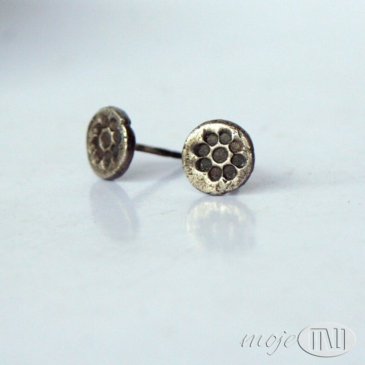 kwiatuszki-srebrnuszki-malutkie-kolczyki-sztyfty-ze-srebra-srebrne