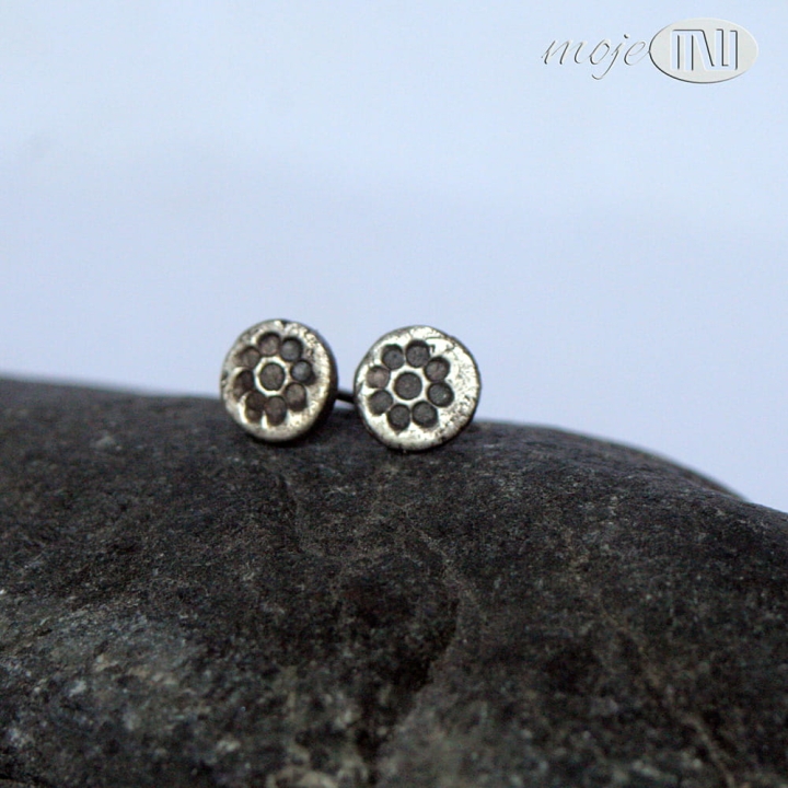 kwiatuszki-srebrnuszki-malutkie-kolczyki-sztyfty-ze-srebra-srebrne