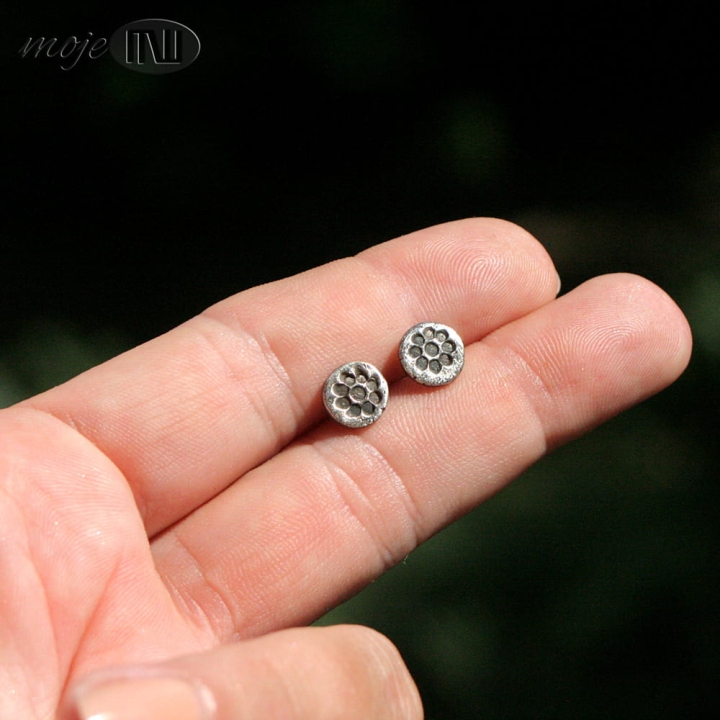 kwiatuszki-srebrnuszki-malutkie-kolczyki-sztyfty-ze-srebra-srebrne
