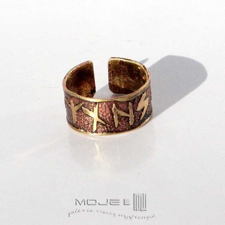 ochrona-od-wszelkiego-zla-obraczka-z-mosiadzu-mosiezna-runy-znaki-runiczne-amulet