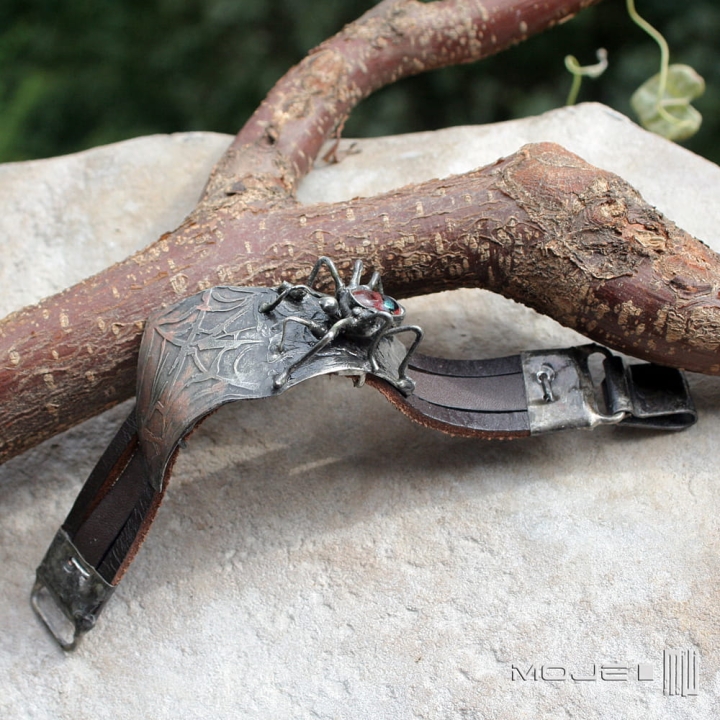 arachne-manela-bransoleta-z-pajakiem-stylizowany-pajak-meska-bizuteria-gotycka-pajeczyna-miedziana-skorzane-rzemienie