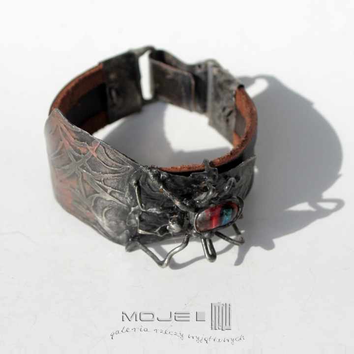 arachne-manela-bransoleta-z-pajakiem-stylizowany-pajak-meska-bizuteria-gotycka-pajeczyna-miedziana-skorzane-rzemienie