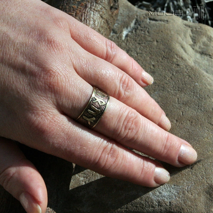 amulet-zdrowia-obraczka-z-mosiadzu-mosiezna-runy-znaki-runiczne-talizman