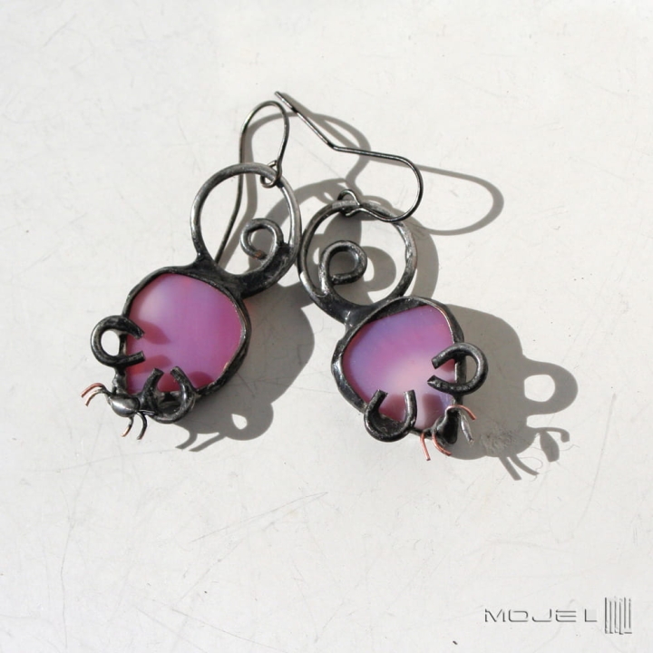 myszki-na-rozowo-kolczyki-ze-szkla-myszy-do-uszu-smieszne-oprawione-w-miedz