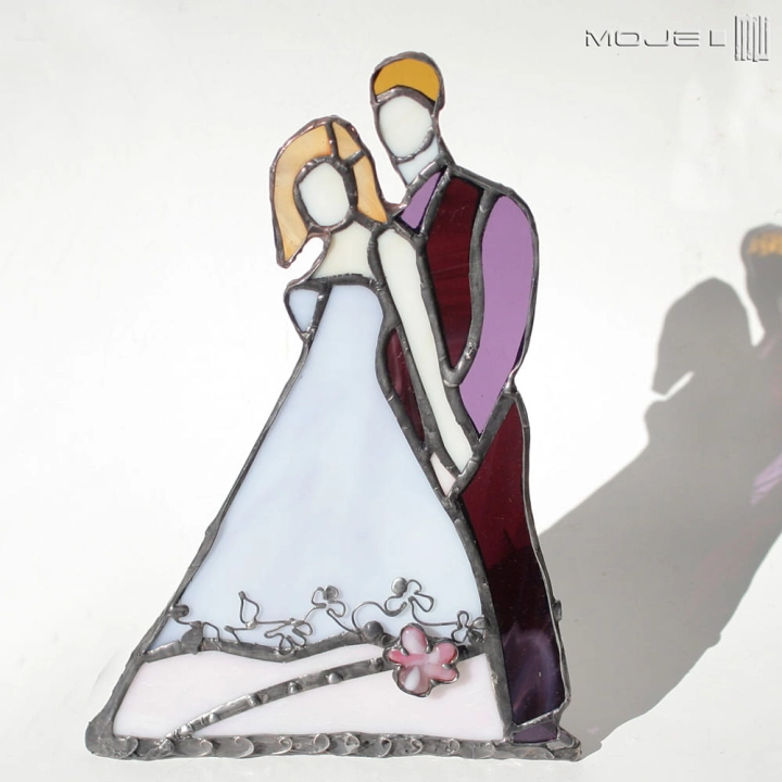 mloda-para-ze-szkla-witrazowego-szklane-figurki-slub-dekor-stojacy-prezent