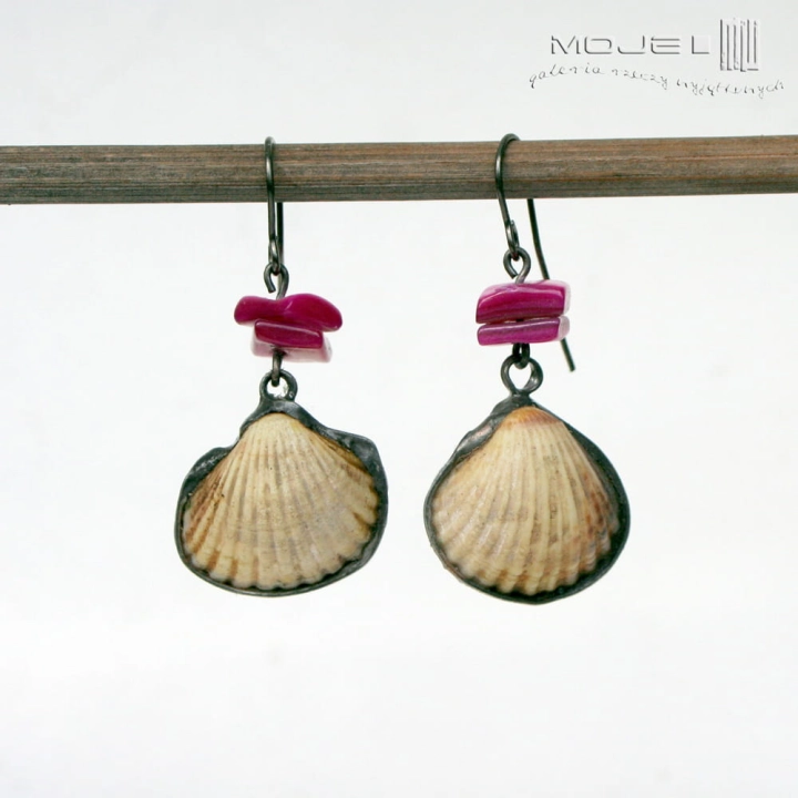 baltyczki-na-perlowo-kolczyki-z-muszelek-baltyckie-masa-perlowa-wiszace