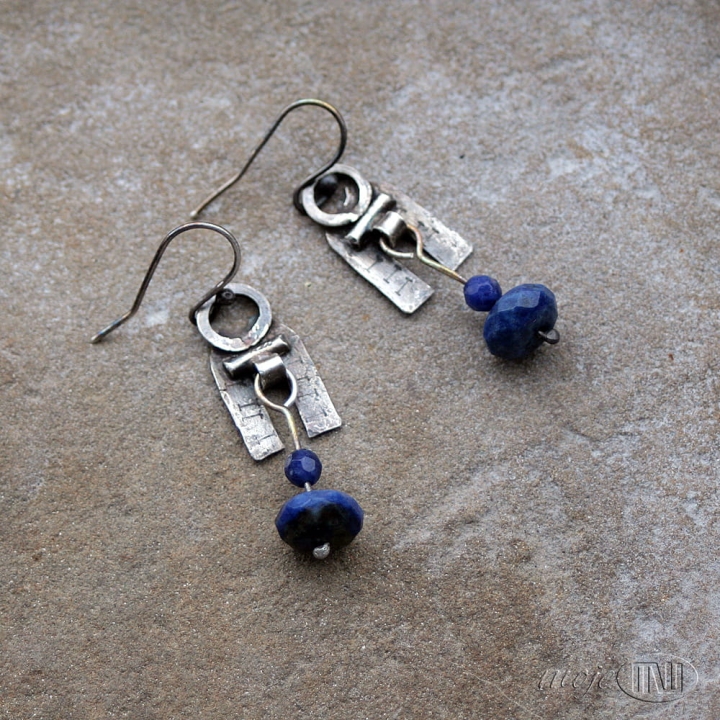 wahadlowy-sodalit-srebrne-kolczyki-z-sodalitem-wiszace-oponki-fasdetowane-niebieskie