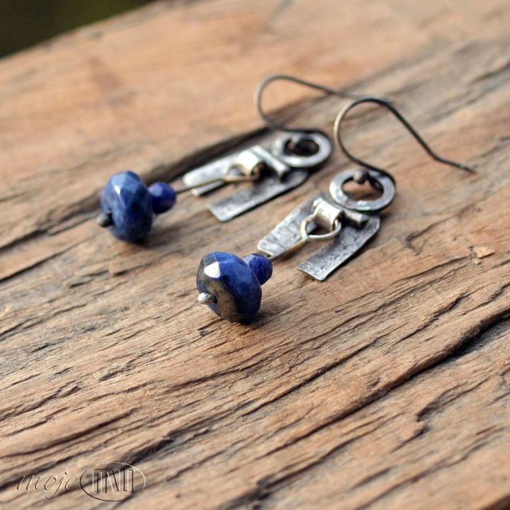 wahadlowy-sodalit-srebrne-kolczyki-z-sodalitem-wiszace-oponki-fasdetowane-niebieskie