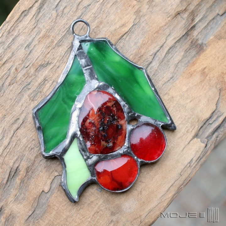 Dekor-swiateczny-zawieszka-szklana-ze-szkla-witrazowe-swieta-boze-narodzenie-ostrokrzew-fusing