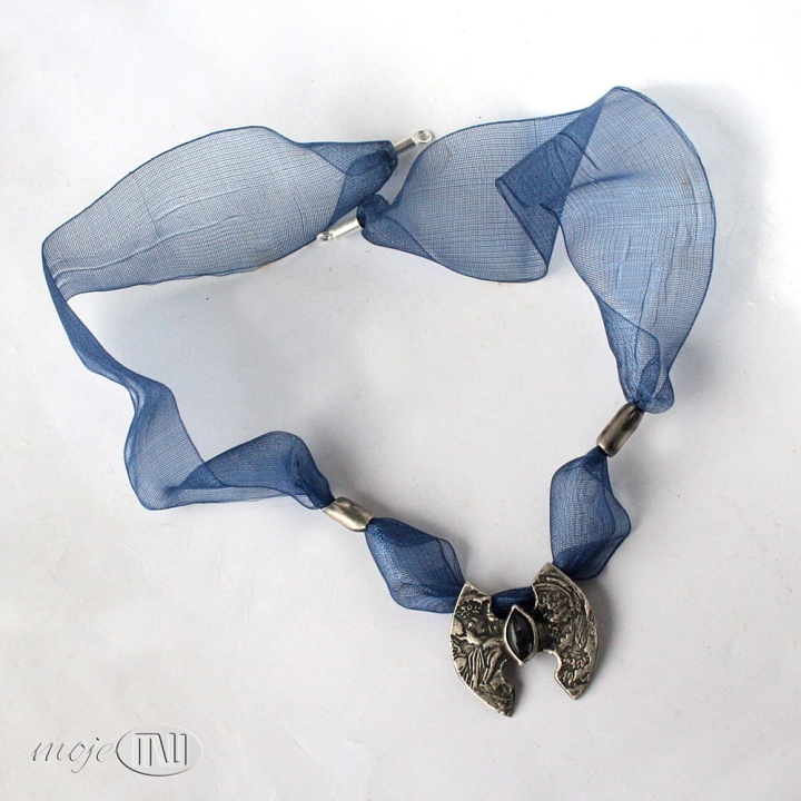 labra-obosieczny-wisior-naszyjnik-ze-srebra-srebrny-z-labradorytem-szafirowa-wstazka-ozdobny