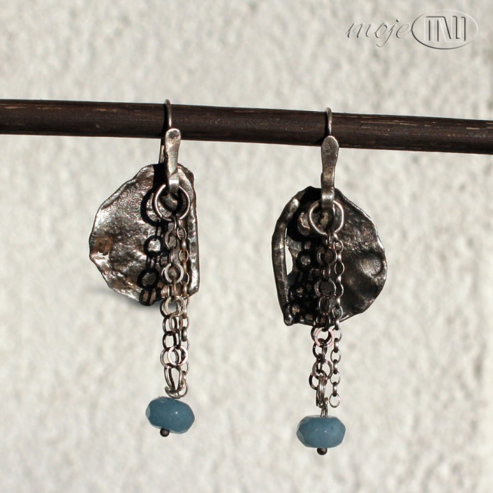 efemeryczny-akwamaryn-wiszace-kolczyki-ze-srebra-rustykalne-nieregularne-z-akwamarynem
