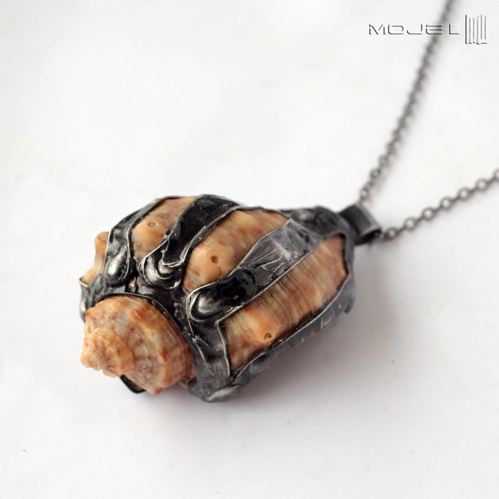 muszla-rustykalna-wisior-z-prawdziwa-morska-muszla-oprawiony-w-miedz-pokryta-cyna