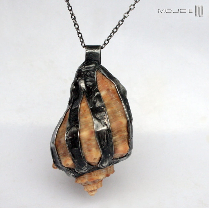 muszla-rustykalna-wisior-z-prawdziwa-morska-muszla-oprawiony-w-miedz-pokryta-cyna