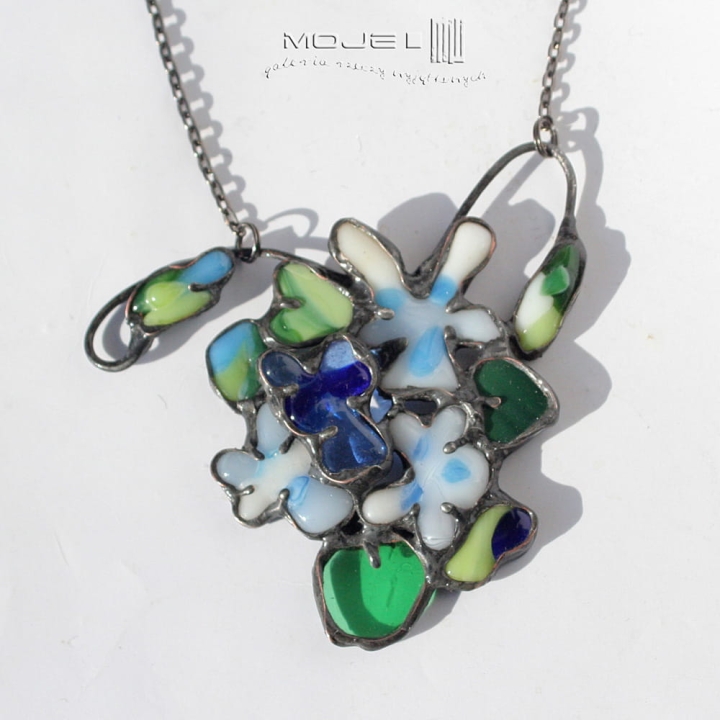 wiosenne-fiolki-kwiaty-szklane-ze-szkla-wisior-fusing-kwiatowy-fiolki-wiosenne-kwiatki-naszyjnik