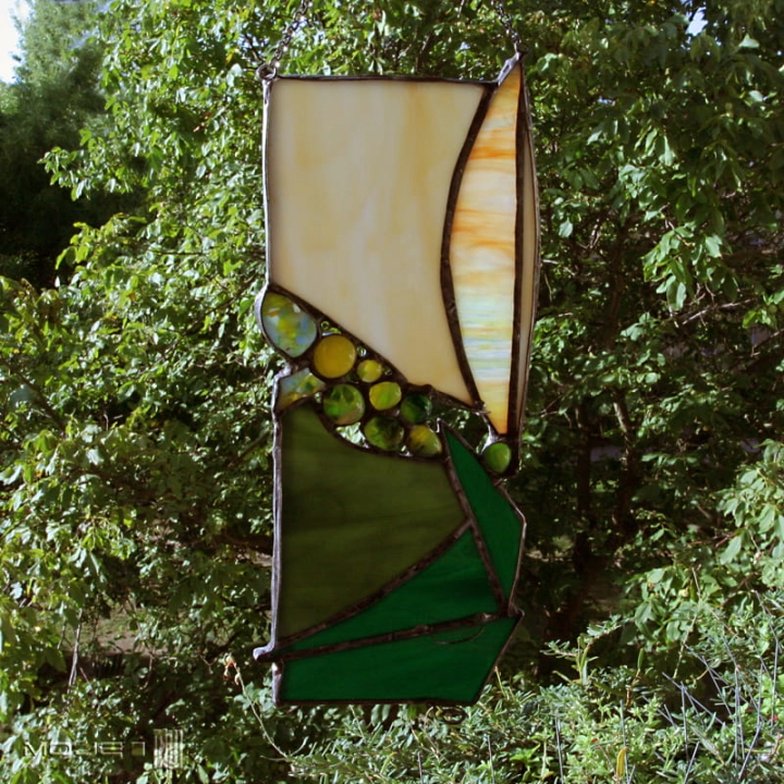 zielony zakątek, wiszący wazonik, witrażowy dekor, zielone szkło, niepowtarzalny prezent