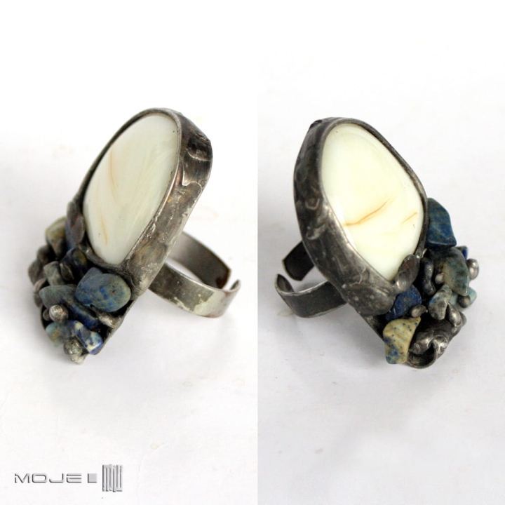 mleko-z-lapisem-pierscionek-ze-szklanym-okiem-i-kamyczkami-lapis-lazuli-miedziany-fusing-cyna